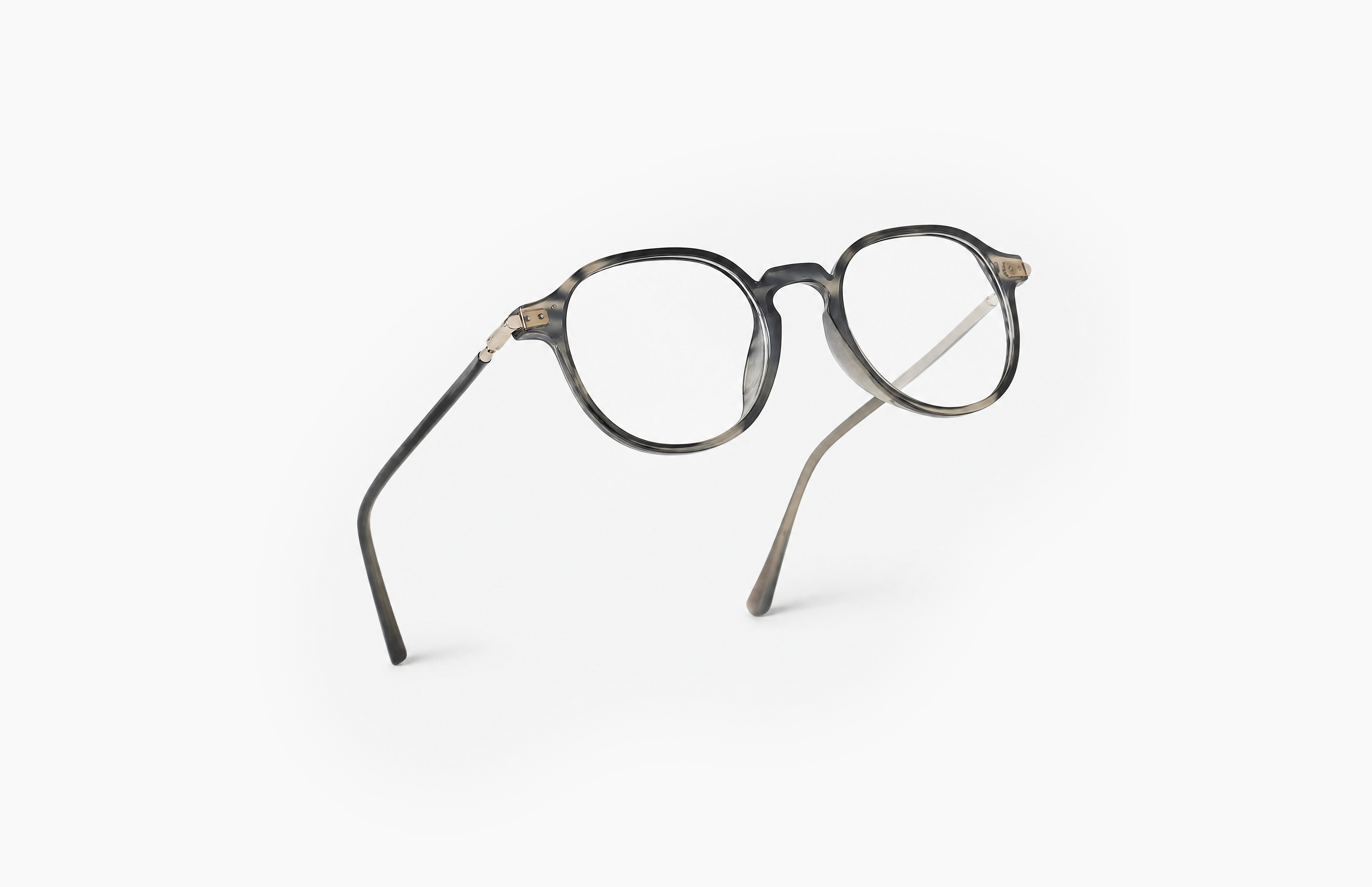30 lentilles journalières HydroPlus + Lunettes de soleil polarisées